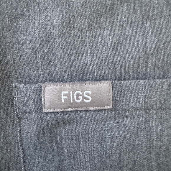 FIGS Scrub Set – Catarina Top + Joggers | Women’s Medium Graphite Gray - Picture 5 of 14